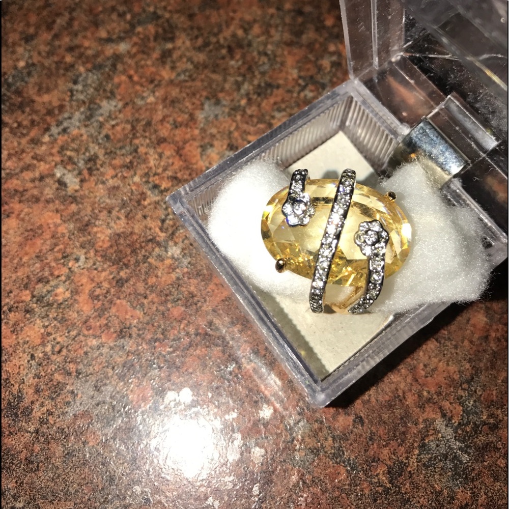 Fashion Ring, sz 6 3/4 gold-tone Lrg Citrine stone, NWOT - Picture 6 of 8